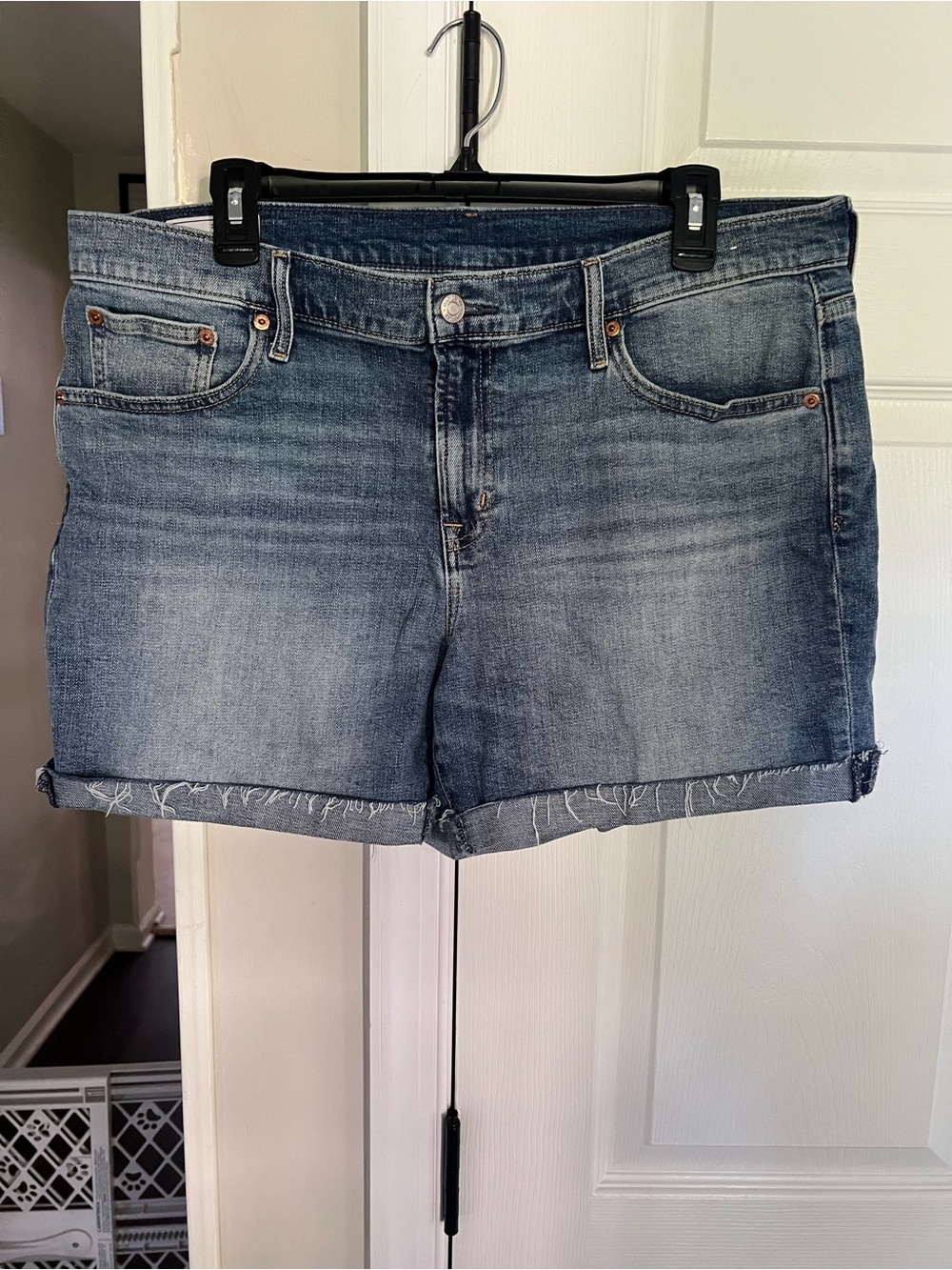 GAP Women's Medium Wash Rolled Hem Denim Shorts Size 14/32 Girlfriend Mid Rise